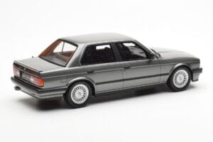 BMW 325i E30 Sedans Dolphin Pelēks Otto 1:18 OT819 Sveķi — attēls 2 no 6