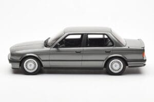 BMW 325i E30 Sedans Dolphin Pelēks Otto 1:18 OT819 Sveķi — attēls 3 no 6