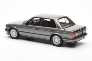 BMW 325i E30 Sedans Dolphin Pelēks Otto 1:18 OT819 Sveķi — attēls 5 no 6