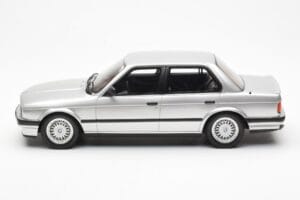 BMW 325i E30 Sudrabs Otto 1:18 OT912 Sveķi — attēls 3 no 6