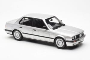 BMW 325i E30 Sudrabs Otto 1:18 OT912 Sveķi — attēls 4 no 6