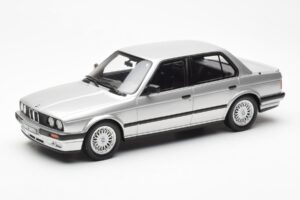 BMW 325i E30 Sudrabs Otto 1:18