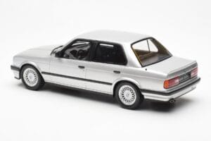 BMW 325i E30 Sudrabs Otto 1:18 OT912 Sveķi — attēls 5 no 6