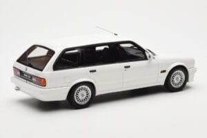 BMW 325i E30 Touring M Package Balts Otto 1:18 OT238 Sveķi — attēls 2 no 5