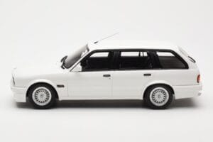 BMW 325i E30 Touring M Package Balts Otto 1:18 OT238 Sveķi — attēls 3 no 5