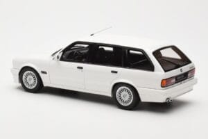 BMW 325i E30 Touring M Package Balts Otto 1:18 OT238 Sveķi — attēls 4 no 5