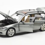 BMW 330i E91 Touring Pelēks Metallic Kyosho 1:18 - image 2 of 8