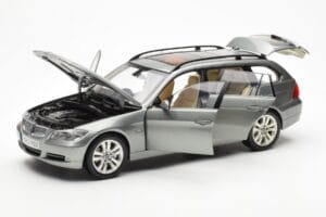 BMW 330i E91 Touring Pelēks Metallic Kyosho 1:18 80430394359 Metāls — attēls 2 no 8