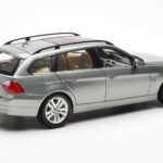 BMW 330i E91 Touring Pelēks Metallic Kyosho 1:18 - image 3 of 8