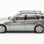 BMW 330i E91 Touring Pelēks Metallic Kyosho 1:18 - image 4 of 8