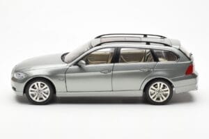 BMW 330i E91 Touring Pelēks Metallic Kyosho 1:18 80430394359 Metāls — attēls 4 no 8