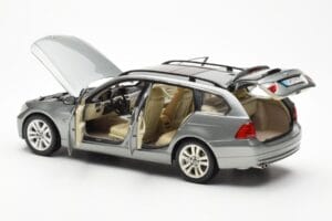 BMW 330i E91 Touring Pelēks Metallic Kyosho 1:18 80430394359 Metāls — attēls 5 no 8