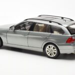BMW 330i E91 Touring Pelēks Metallic Kyosho 1:18 - image 7 of 8