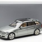 BMW 330i E91 Touring Pelēks Metallic Kyosho 1:18 - image 8 of 8