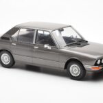 BMW 520i E28 Pelēks MCG 1:18 - image 4 of 6