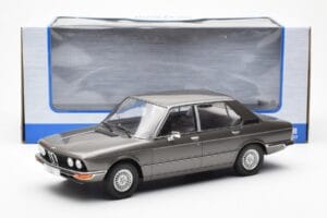 BMW 520i E28 Pelēks MCG 1:18 MCG18121 Metāls — attēls 6 no 6