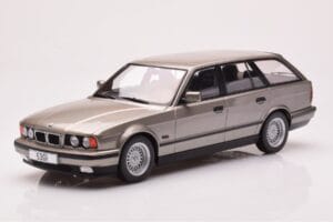 BMW 530i E34 Touring Pelēks Metaliks MCG 1:18