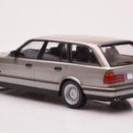 BMW 530i E34 Touring Pelēks Metaliks MCG 1:18 - image 5 of 6