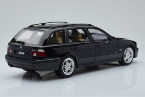 BMW 540 E39 Touring M Package Melns Otto 1:18 OT1013 Sveķi — attēls 2 no 6