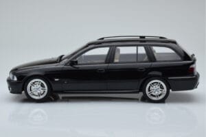 BMW 540 E39 Touring M Package Melns Otto 1:18 OT1013 Sveķi — attēls 3 no 6