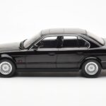 BMW 540i E34 Melns Metallic MCG 1:18 - image 3 of 6