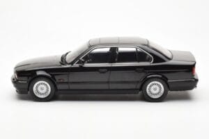 BMW 540i E34 Melns Metallic MCG 1:18 MCG18157 Metāls — attēls 3 no 6
