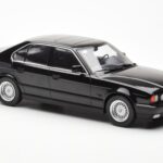 BMW 540i E34 Melns Metallic MCG 1:18 - image 4 of 6