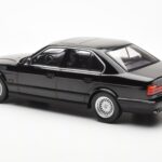 BMW 540i E34 Melns Metallic MCG 1:18 - image 5 of 6