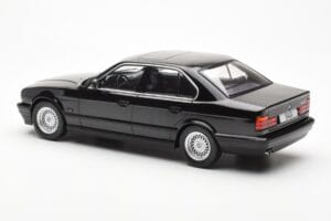 BMW 540i E34 Melns Metallic MCG 1:18 MCG18157 Metāls — attēls 5 no 6