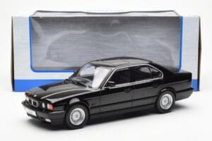 BMW 540i E34 Melns Metallic MCG 1:18 MCG18157 Metāls — attēls 6 no 6