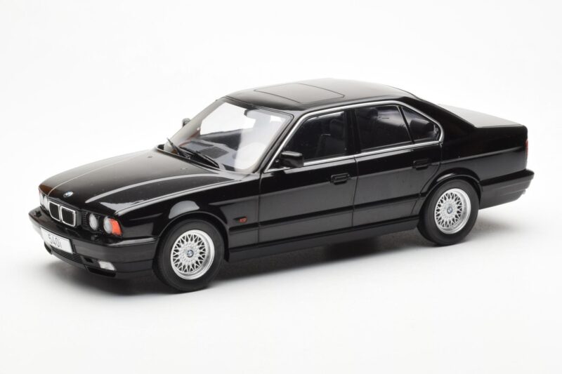 BMW 540i E34 Melns Metallic MCG 1:18