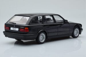 BMW 540i E34 Touring Melns Metaliks MCG 1:18 MCG18329 Metāls — attēls 2 no 6