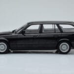 BMW 540i E34 Touring Melns Metaliks MCG 1:18 - image 3 of 6