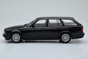 BMW 540i E34 Touring Melns Metaliks MCG 1:18 MCG18329 Metāls — attēls 3 no 6