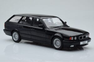 BMW 540i E34 Touring Melns Metaliks MCG 1:18 MCG18329 Metāls — attēls 4 no 6