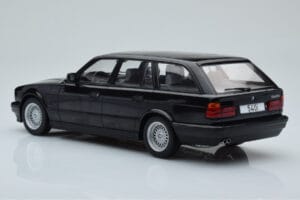 BMW 540i E34 Touring Melns Metaliks MCG 1:18 MCG18329 Metāls — attēls 5 no 6
