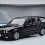 BMW 540i E34 Touring Melns Metaliks MCG 1:18 - image 6 of 6