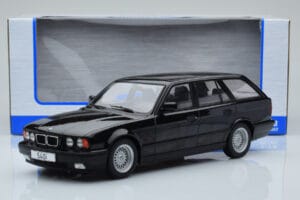 BMW 540i E34 Touring Melns Metaliks MCG 1:18 MCG18329 Metāls — attēls 6 no 6