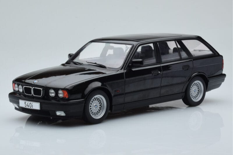 BMW 540i E34 Touring Melns Metaliks MCG 1:18