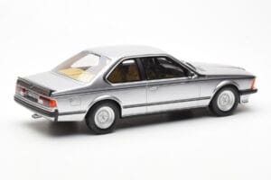 BMW 635 CSi E24 Sudrabs Otto 1:18 OT313 Sveķi — attēls 2 no 6