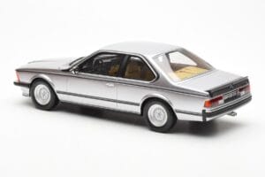 BMW 635 CSi E24 Sudrabs Otto 1:18 OT313 Sveķi — attēls 5 no 6