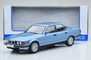 BMW 7 Series E32 730i Zils MCG 1:18 MCG18160 Metāls — attēls 5 no 5