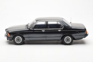BMW 733i E23 Melns Metallic KK-Scale 1:18 KKDC180101 Metāls — attēls 3 no 6