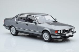 BMW 7 Series E32 740i Sudrabs MCG 1:18 MCG18161 Metāls — attēls 3 no 5