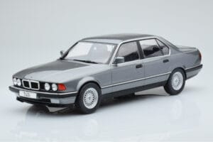 BMW 7 Series E32 740i Sudrabs MCG 1:18 MCG18161 Metāls