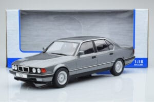 BMW 7 Series E32 740i Sudrabs MCG 1:18 MCG18161 Metāls — attēls 5 no 5