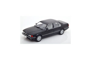 BMW 750i E32 Melns MCG 1:18