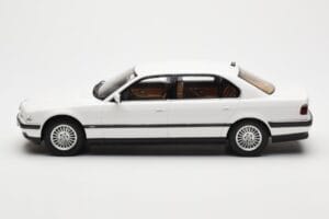 BMW 750iL E38 Asia Exclusive Balts Otto 1:18 OT836 Sveķi — attēls 3 no 6