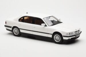 BMW 750iL E38 Asia Exclusive Balts Otto 1:18 OT836 Sveķi — attēls 4 no 6