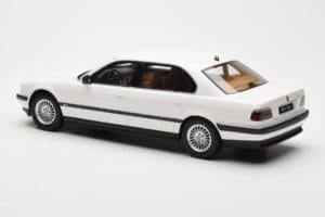 BMW 750iL E38 Asia Exclusive Balts Otto 1:18 OT836 Sveķi — attēls 5 no 6